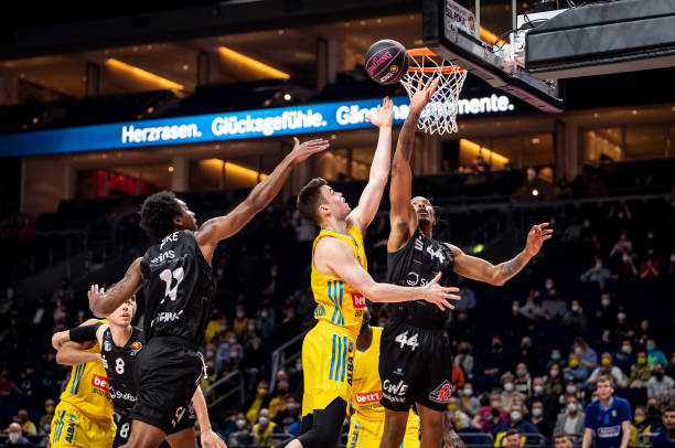 纳瓦罗凭借 纳瓦罗凭借